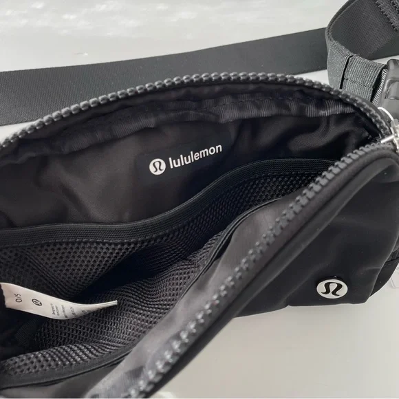 NWT Lululemon Everywhere Belt Bag - Black - Picture 6 of 7